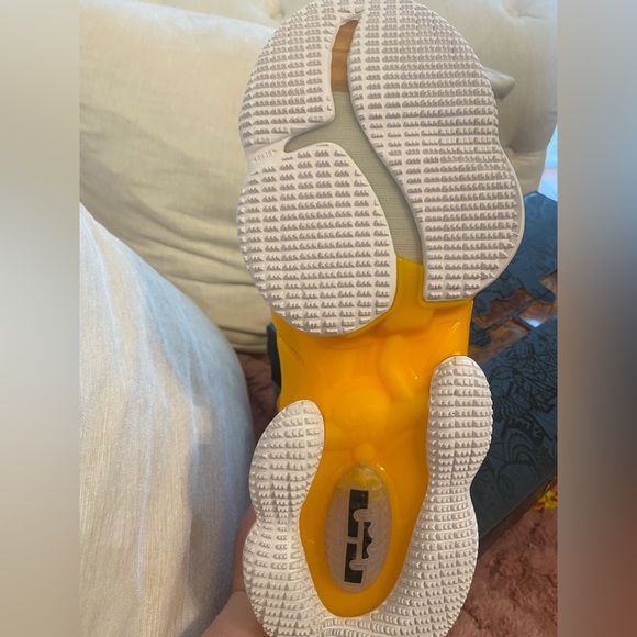 NIB Nike Lebron James air XIX - Picture 3 of 5